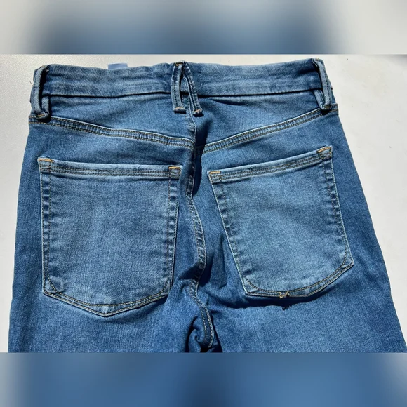 Good American Classic Denim Straight Leg Jeans - Picture 10 of 10